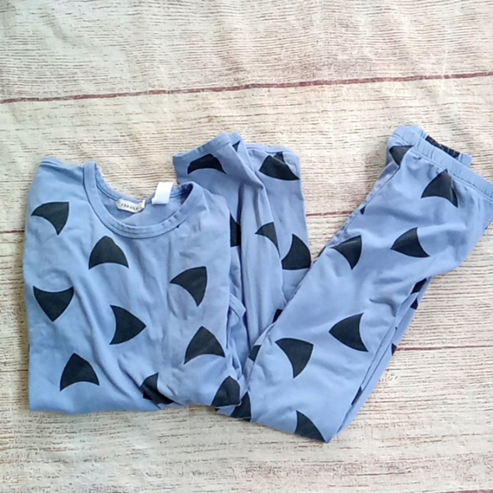 Fragile lounge / pajama set size 6